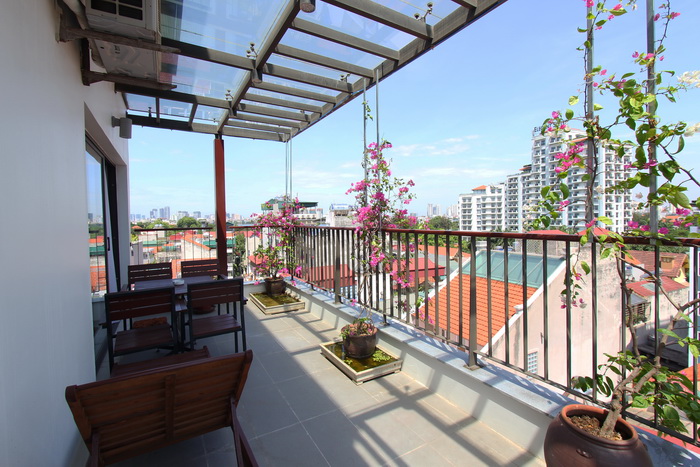 Private terrace one bedroom serviced apartment for rent in Tay Ho
