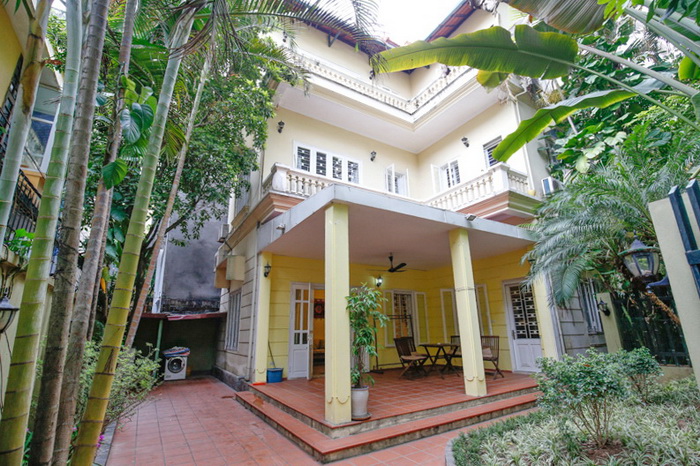Furnished house in Nghi Tam village having a big gadern and 04 bedrooms