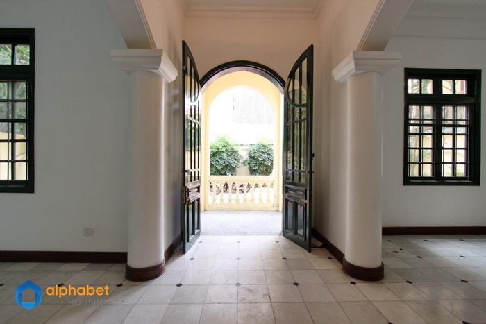 Big courtyard & 04 bedrooms villa to rent on To Ngoc Van Street