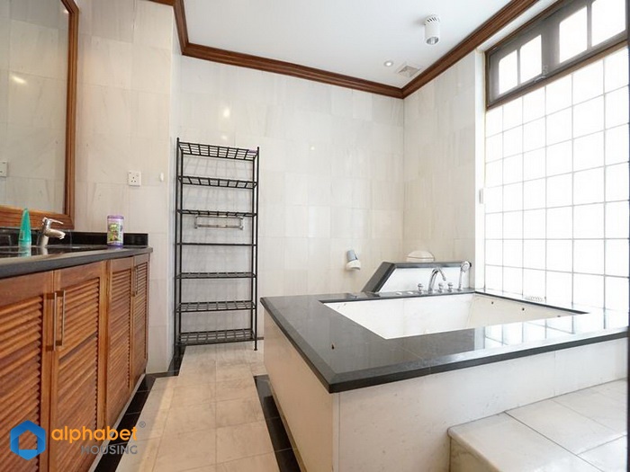 Luxurious 05 bedrooms villa to rent on To Ngoc Van Street| Big courtyard