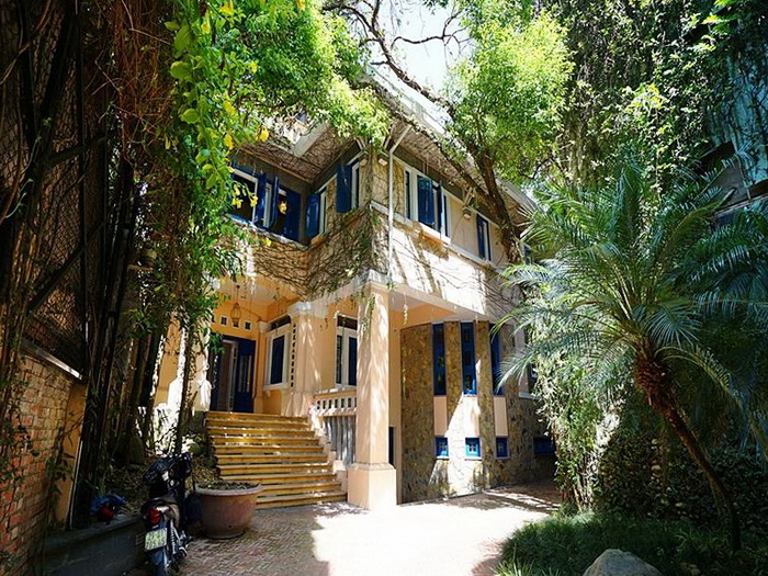 Charming French colonial villa for lease having 5 bedrooms on Trich Sai