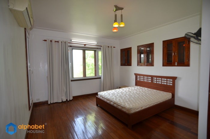 Charming 03 bedrooms house facing on the lake to rent in Tay Ho west lake