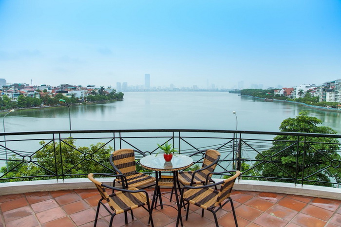Lake view serviced apartment for rent in Hanoi on Xuan Dieu road
