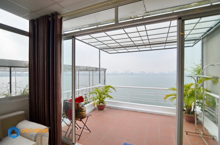 Perfect lake view one bedroom serviced apartment for rent in Tay Ho