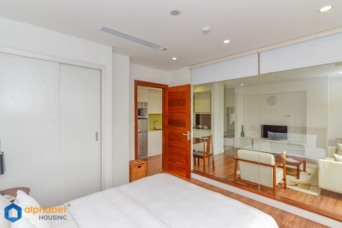 Bright & Loads of natural light apartment for rent in Ho Ba Mau Lake
